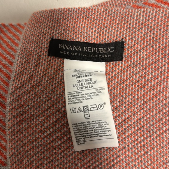 NWOT Banana Republic wrap/scarf - Picture 3 of 5